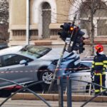 Accident spectaculos în față sediului Poliției Române din București. Imagini incredibile