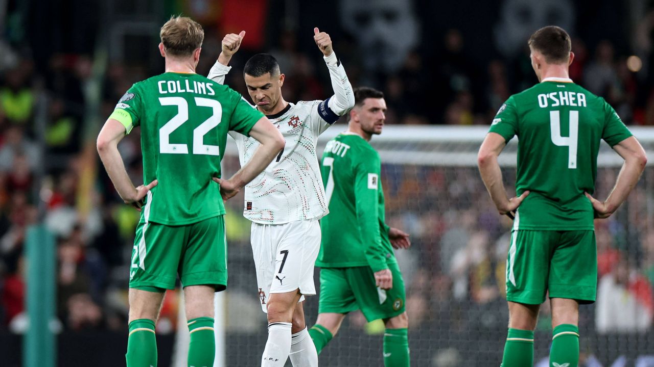 Cristiano Ronaldo, comportament degradant în Irlanda -0. Starul a făcut circ și a încasat cartonașul roșu după un gest golănesc