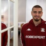 De la pungi în picioare și cașcaval pane, la visul de a fi campion cu Rapid și a juca la Mondial: „Lumea spune «Uite-l și pe ăla! Stă cu cercei în urechi și îmi zice el mie»”