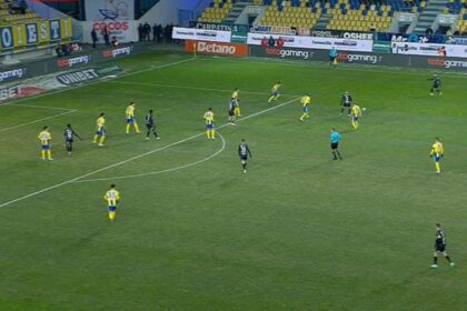 Petrolul -2, ACUM, pe Digi Sport 1. Nsimba a marcat o ”dublă”! Etim a avut un gol anulat