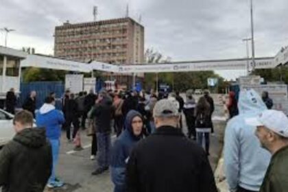 Situația critică la combinatul siderurgic Galați. Autoritățile nu găsesc soluții, un angajat în greva foamei a ajuns la spital