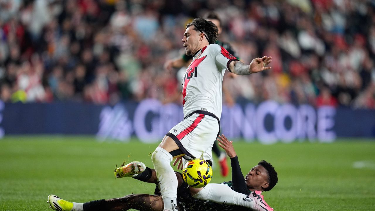 Derby-ul tricolorilor în sferturile Conference League! Rayo Vallecano