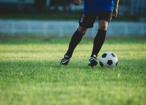 Cum eviți reparațiile frecvente la terenuri sportive cu gazon artificial