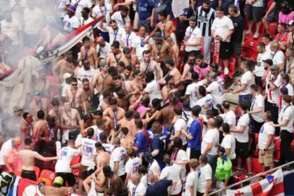 Ca în filmele cu proști! S-au luat la bătaie între ei la PSG